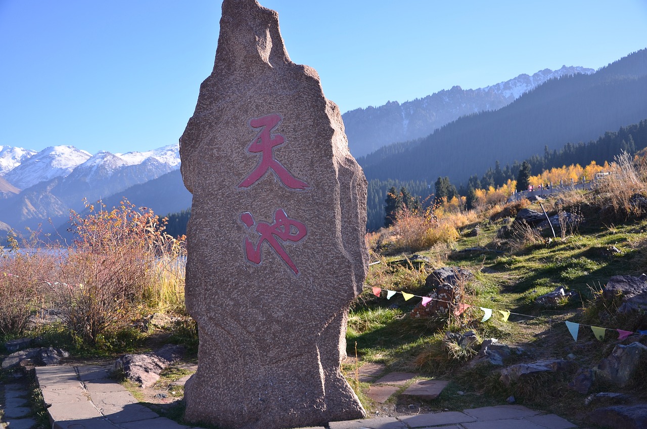 天山天池婚纱照（天山天池婚纱照图片大全）